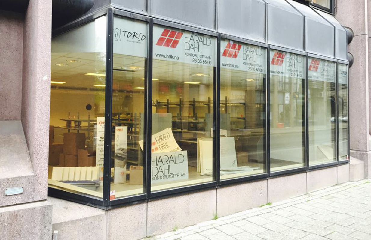 vindusdekor vindu dekor butikk kampanje oslo forstet folie vinyl logo